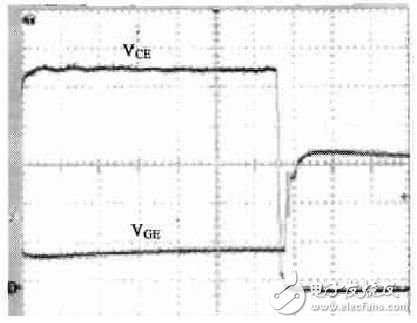 圖2  IGBT驅(qū)動(dòng)電壓和集射極電壓波形圖